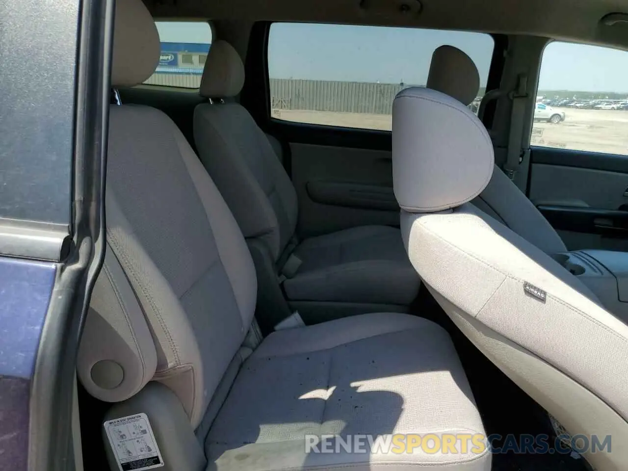 11 Photograph of a damaged car KNDMB5C15M6667288 KIA All Models 2021