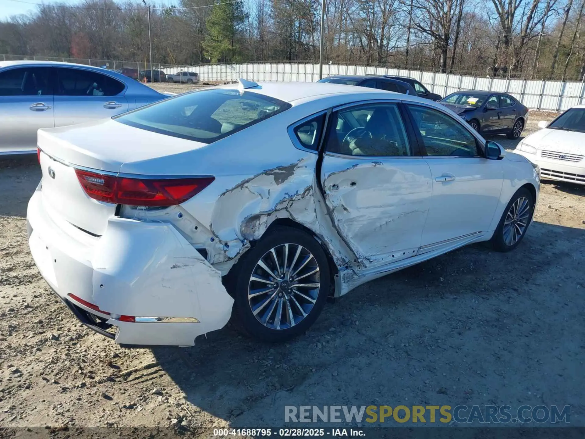 4 Photograph of a damaged car KNALB4J10K5164647 KIA CADENZA 2019