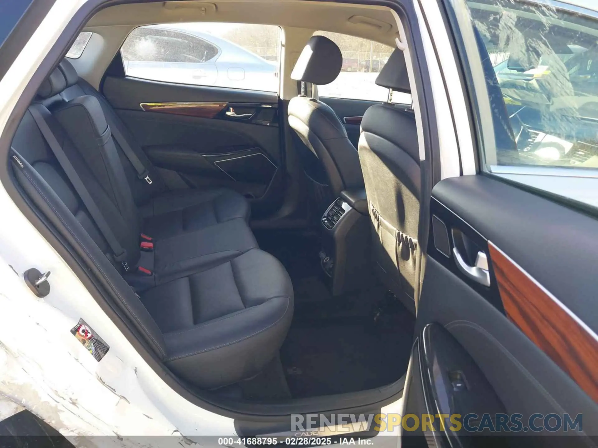8 Photograph of a damaged car KNALB4J10K5164647 KIA CADENZA 2019