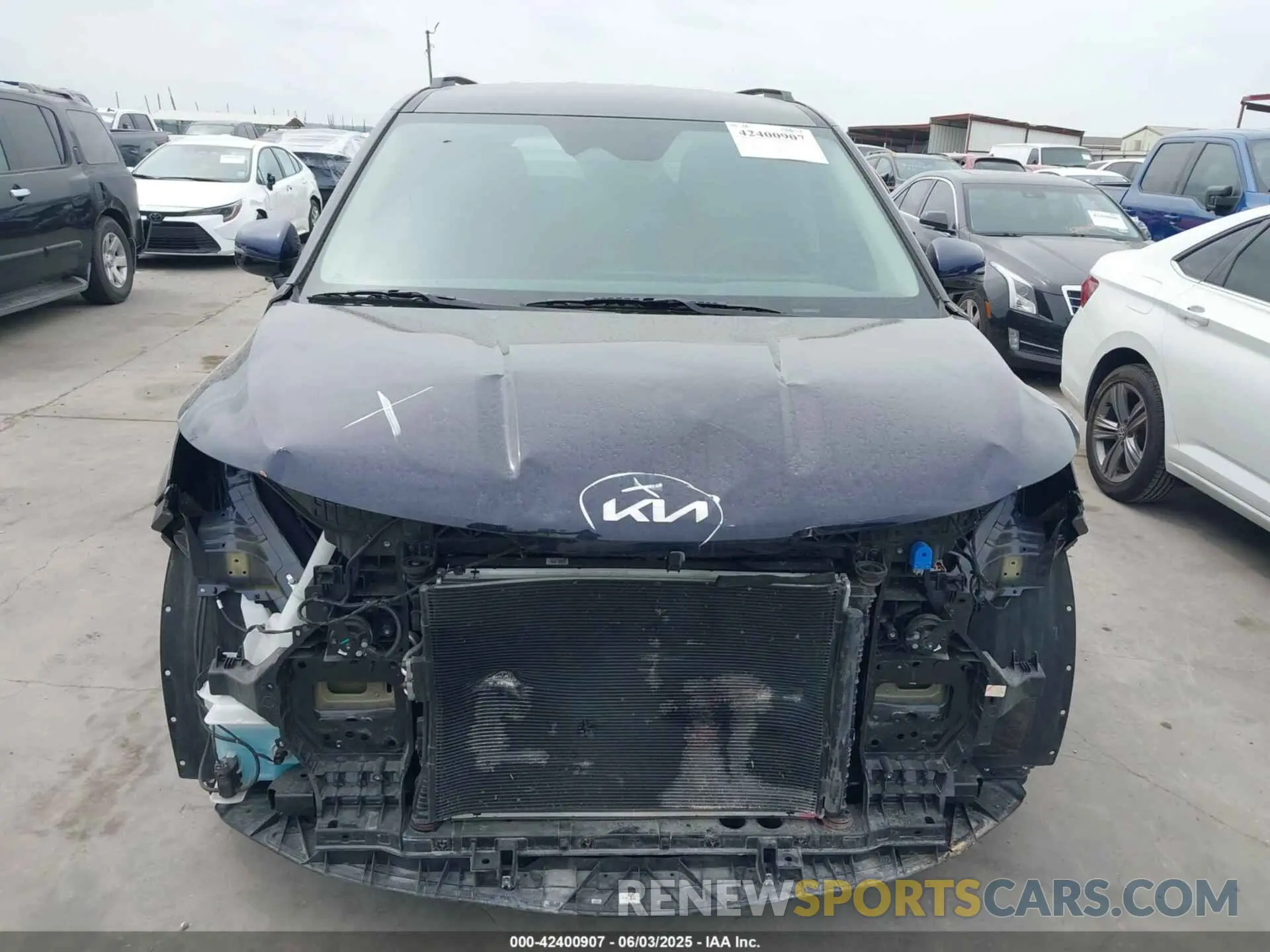 13 Photograph of a damaged car KNDNC5K38S6505527 KIA CARNIVAL 2025
