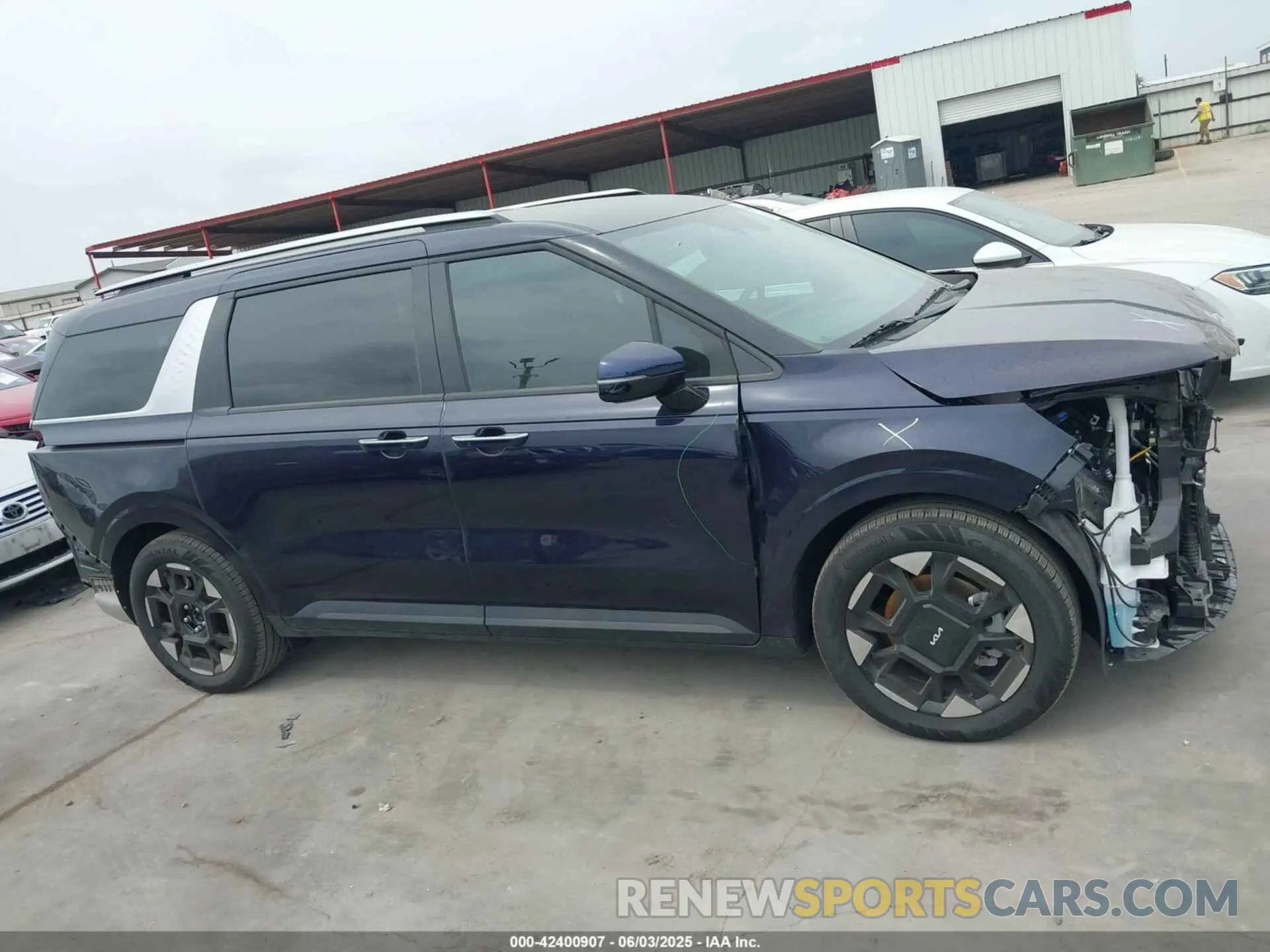 14 Photograph of a damaged car KNDNC5K38S6505527 KIA CARNIVAL 2025