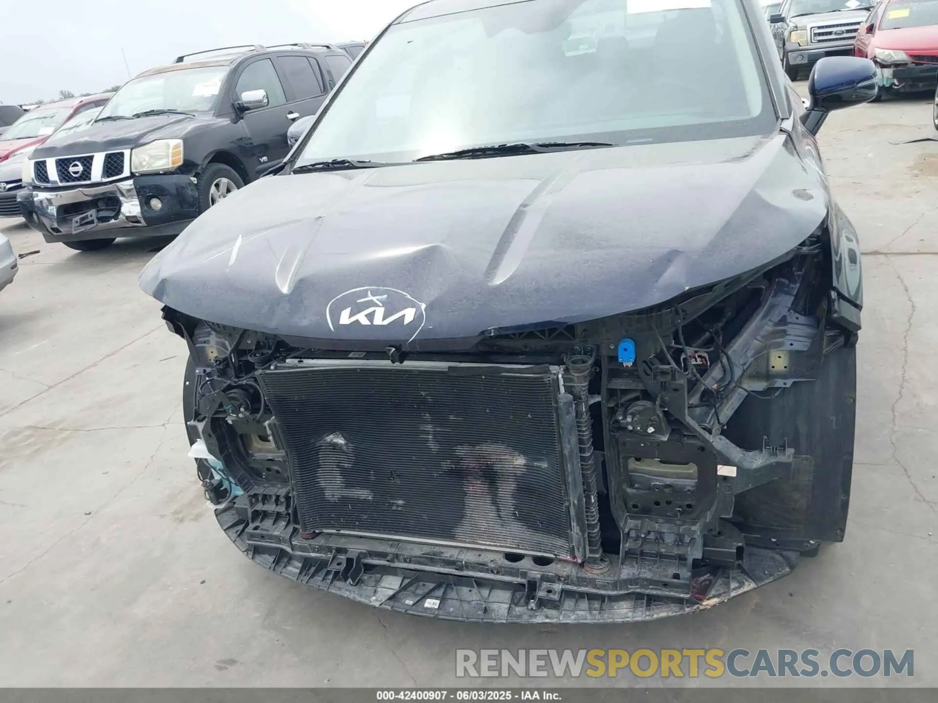 18 Photograph of a damaged car KNDNC5K38S6505527 KIA CARNIVAL 2025