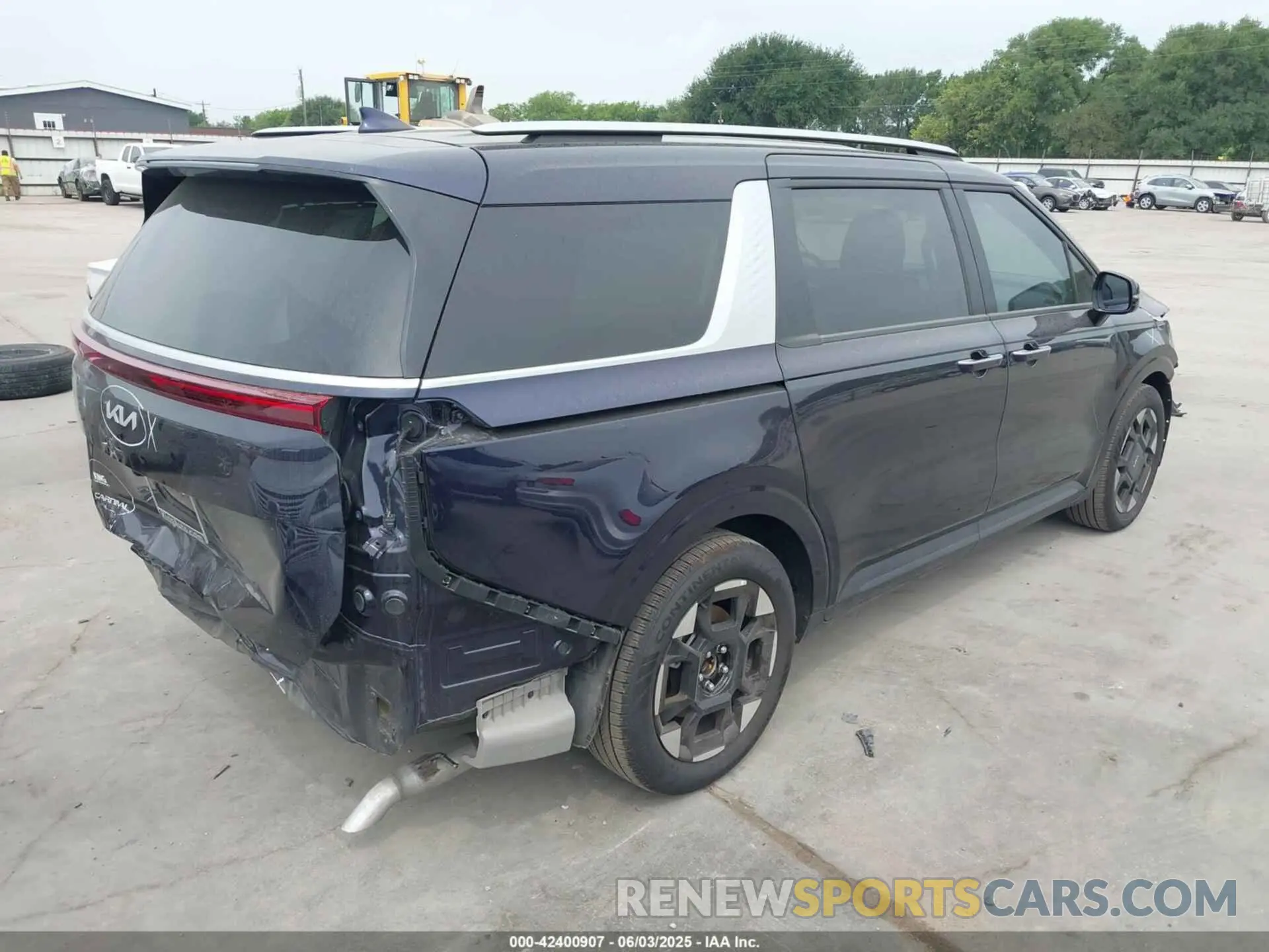 4 Photograph of a damaged car KNDNC5K38S6505527 KIA CARNIVAL 2025