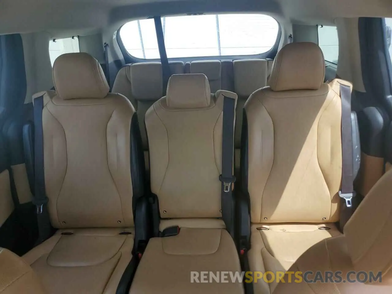 10 Photograph of a damaged car KNDNC5H39P6231933 KIA CARNIVAL E 2023