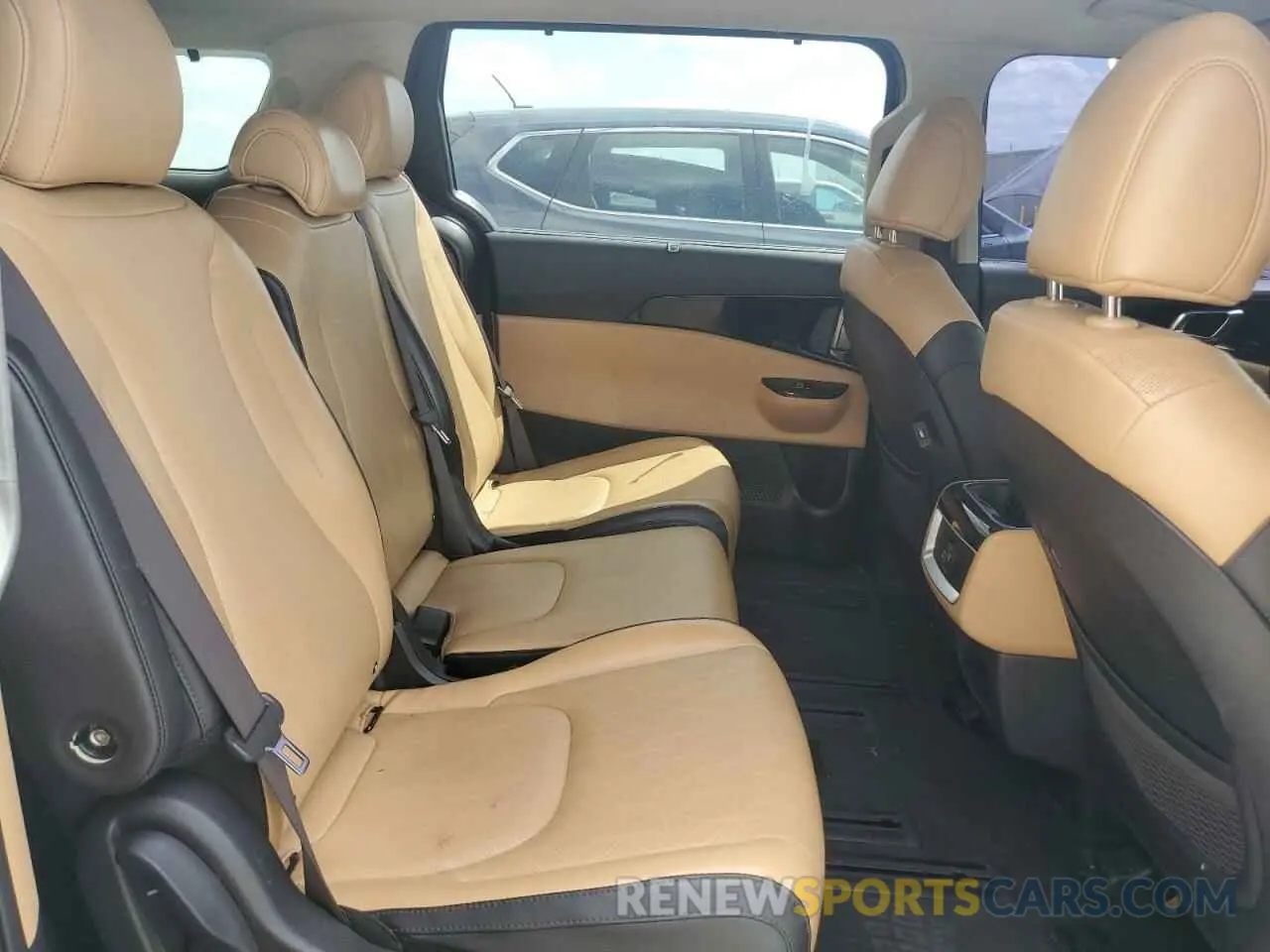 11 Photograph of a damaged car KNDNC5H39P6231933 KIA CARNIVAL E 2023