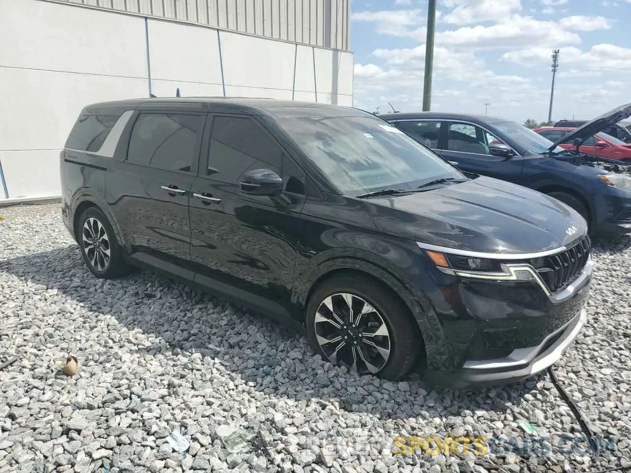 4 Photograph of a damaged car KNDNC5H39P6231933 KIA CARNIVAL E 2023