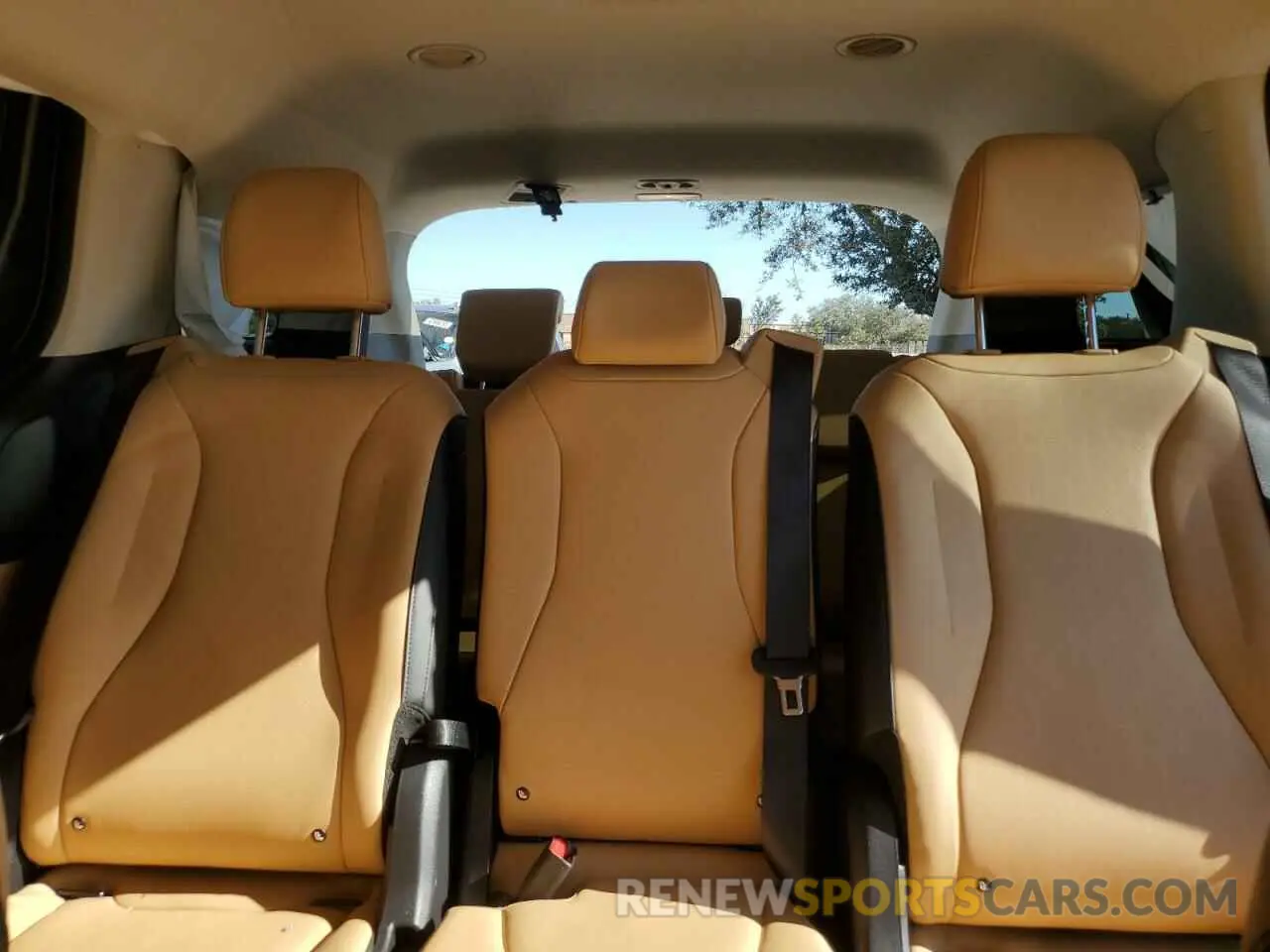 10 Photograph of a damaged car KNDNC5H30R6405021 KIA CARNIVAL E 2024