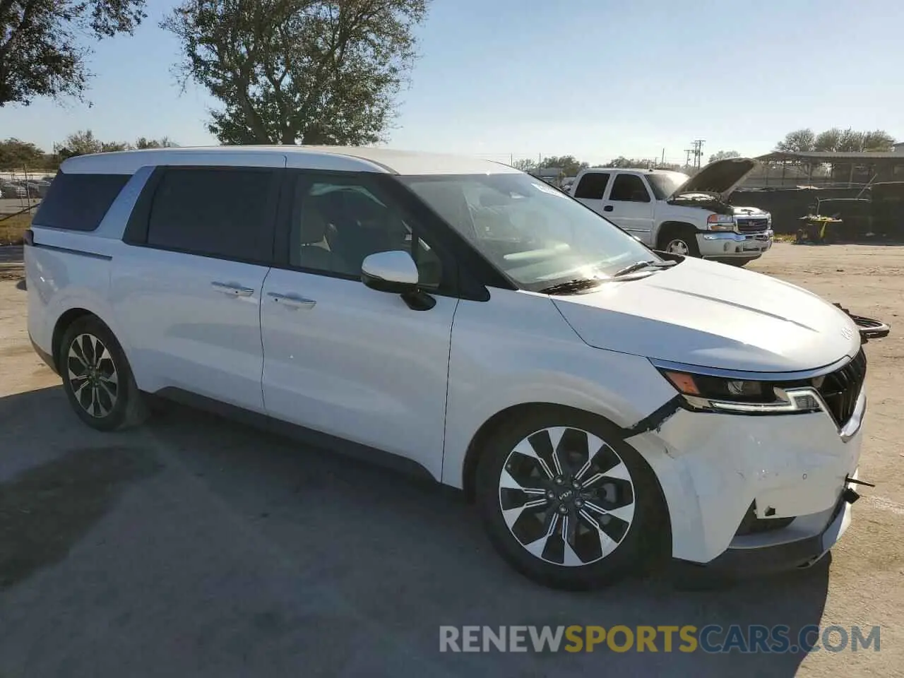 4 Photograph of a damaged car KNDNC5H30R6405021 KIA CARNIVAL E 2024