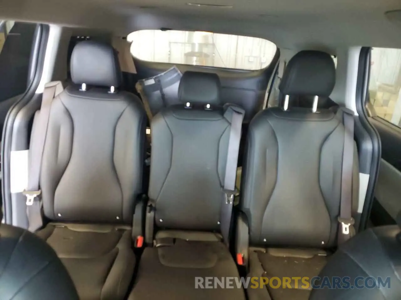 10 Photograph of a damaged car KNDNC5H30R6442389 KIA CARNIVAL E 2024
