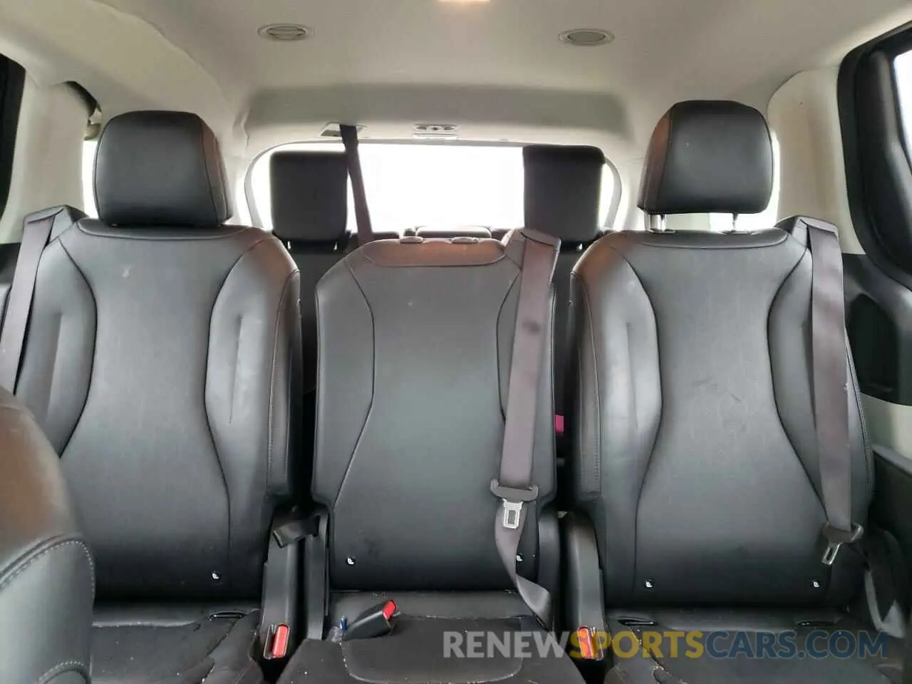 10 Photograph of a damaged car KNDNC5H31R6444751 KIA CARNIVAL E 2024