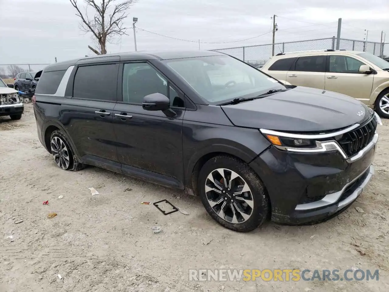 4 Photograph of a damaged car KNDNC5H31R6444751 KIA CARNIVAL E 2024
