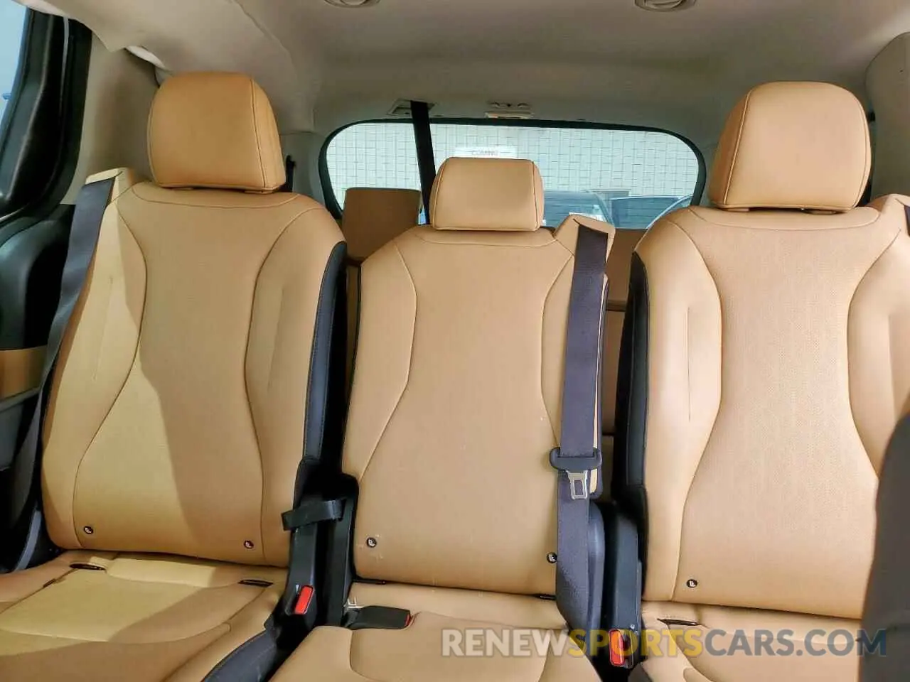 10 Photograph of a damaged car KNDNC5H33R6406812 KIA CARNIVAL E 2024