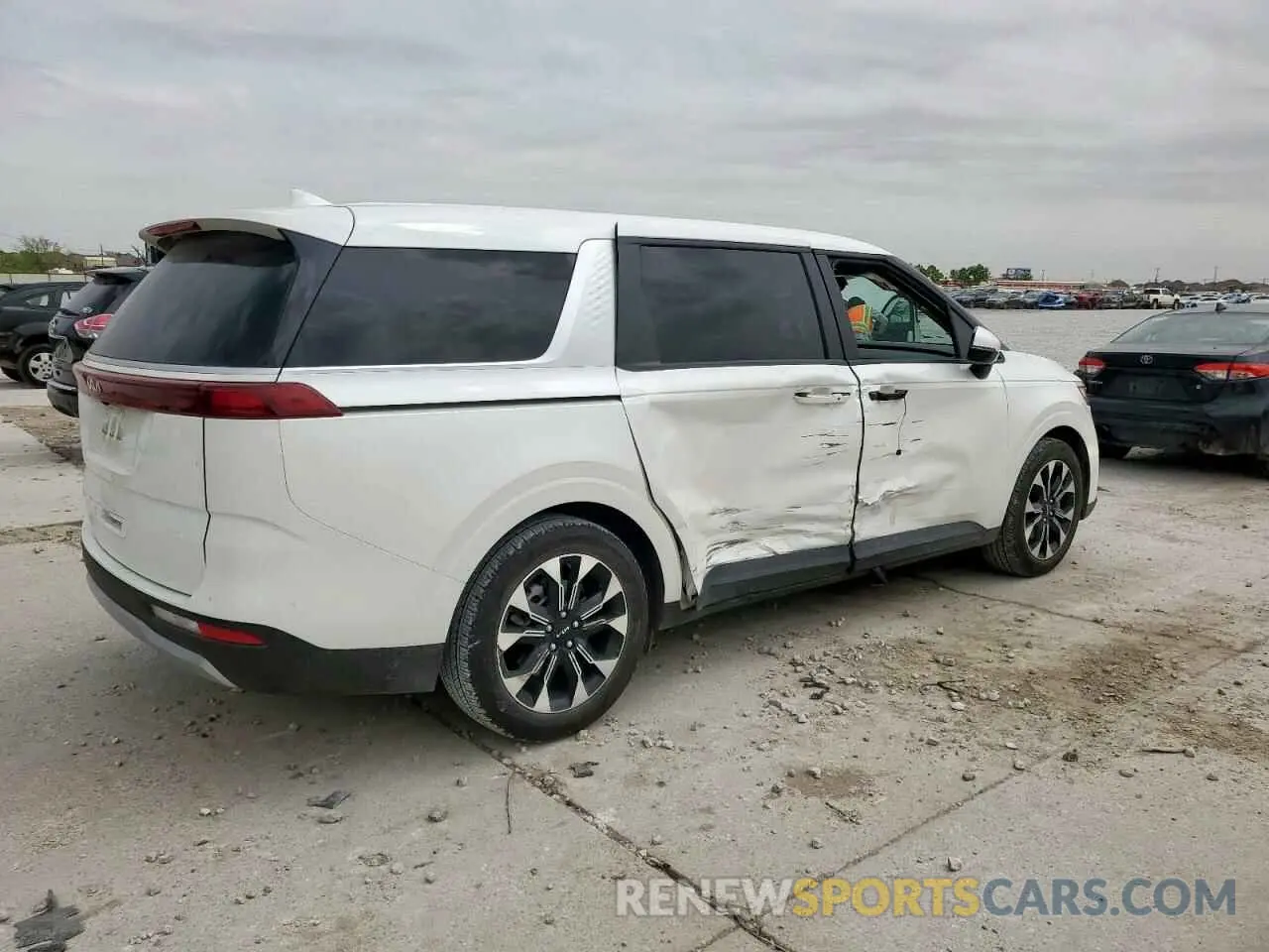 3 Photograph of a damaged car KNDNC5H33R6406812 KIA CARNIVAL E 2024