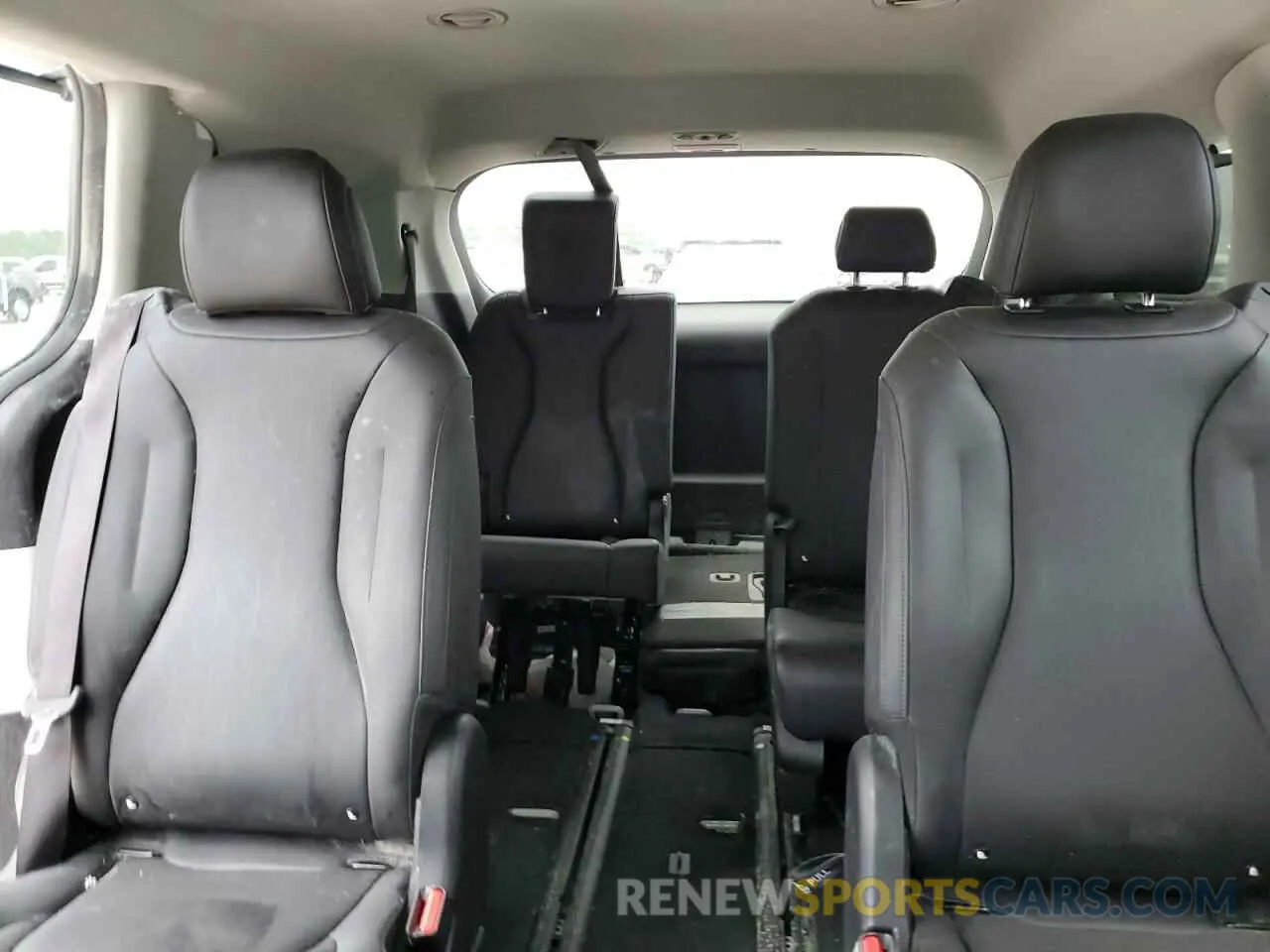 10 Photograph of a damaged car KNDNC5H33R6433489 KIA CARNIVAL E 2024