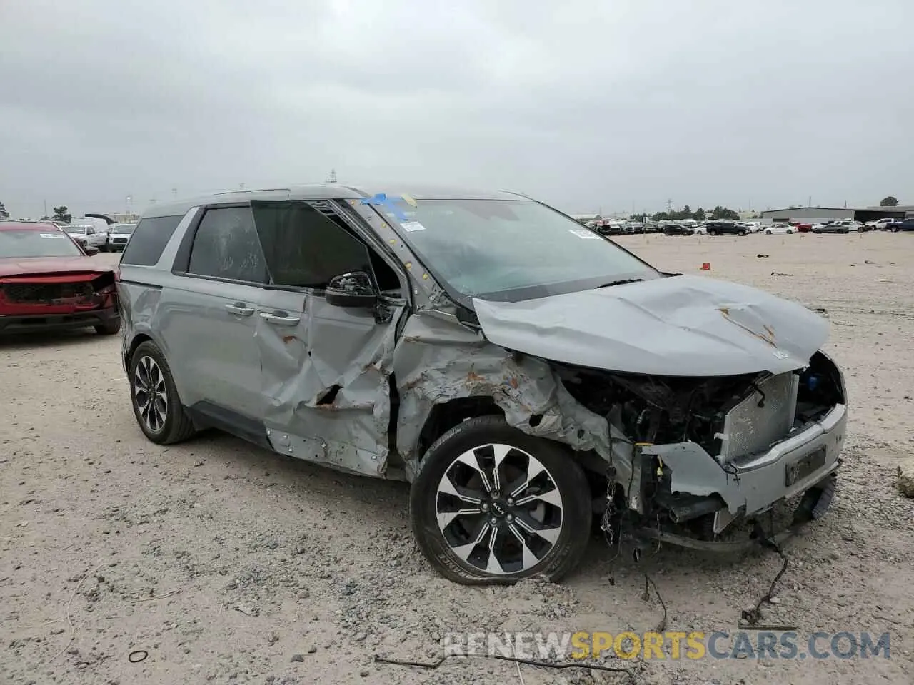 4 Photograph of a damaged car KNDNC5H33R6433489 KIA CARNIVAL E 2024