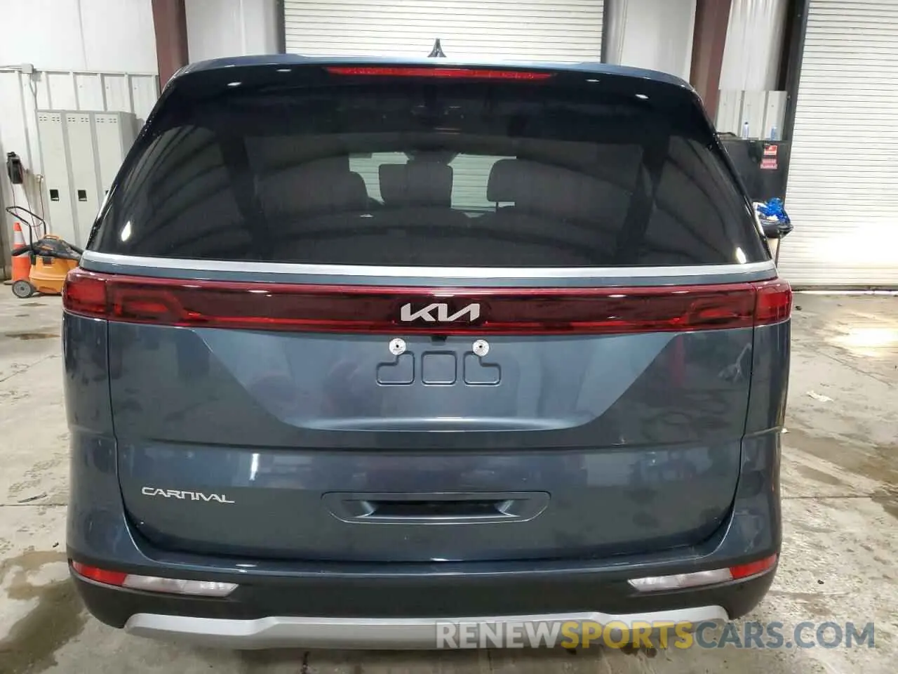 6 Photograph of a damaged car KNDNC5H34R6445165 KIA CARNIVAL E 2024