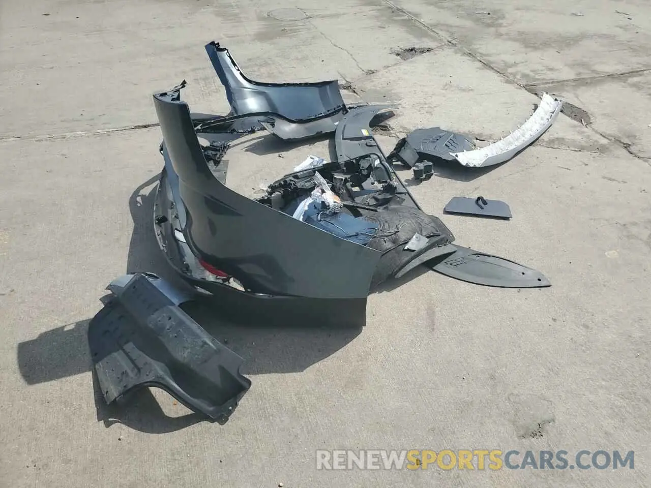 15 Photograph of a damaged car KNDNC5H36R6441375 KIA CARNIVAL E 2024