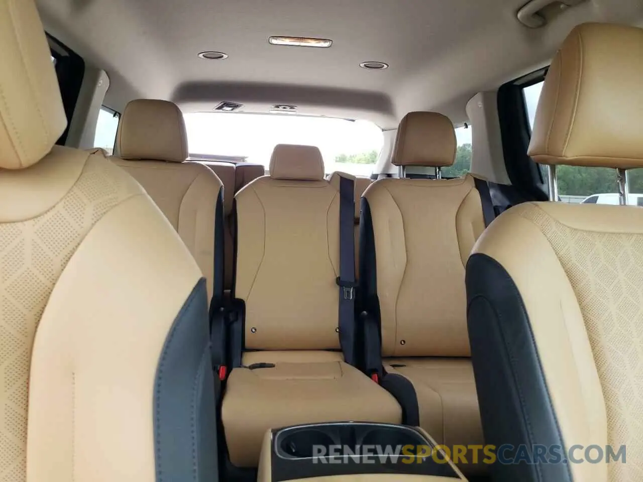 10 Photograph of a damaged car KNDNC5H38R6387738 KIA CARNIVAL E 2024