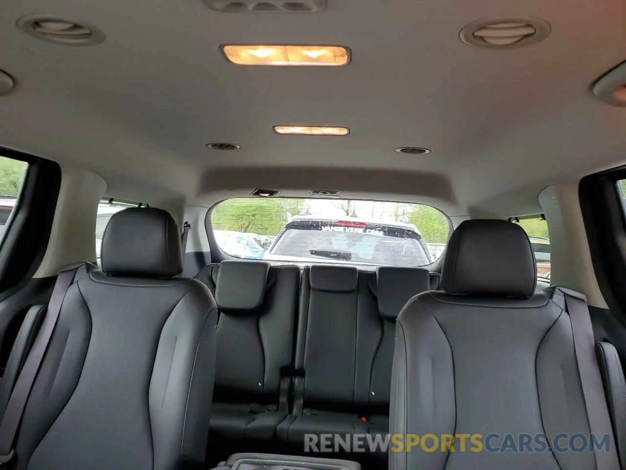 10 Photograph of a damaged car KNDNC5H39R6316631 KIA CARNIVAL E 2024