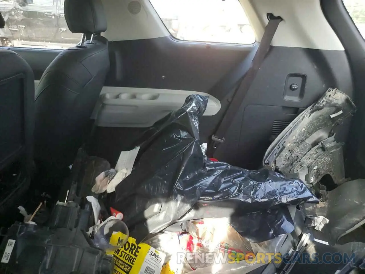 14 Photograph of a damaged car KNDNC5H39R6374724 KIA CARNIVAL E 2024