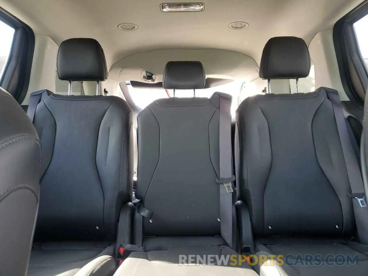 10 Photograph of a damaged car KNDNC5H39R6440723 KIA CARNIVAL E 2024