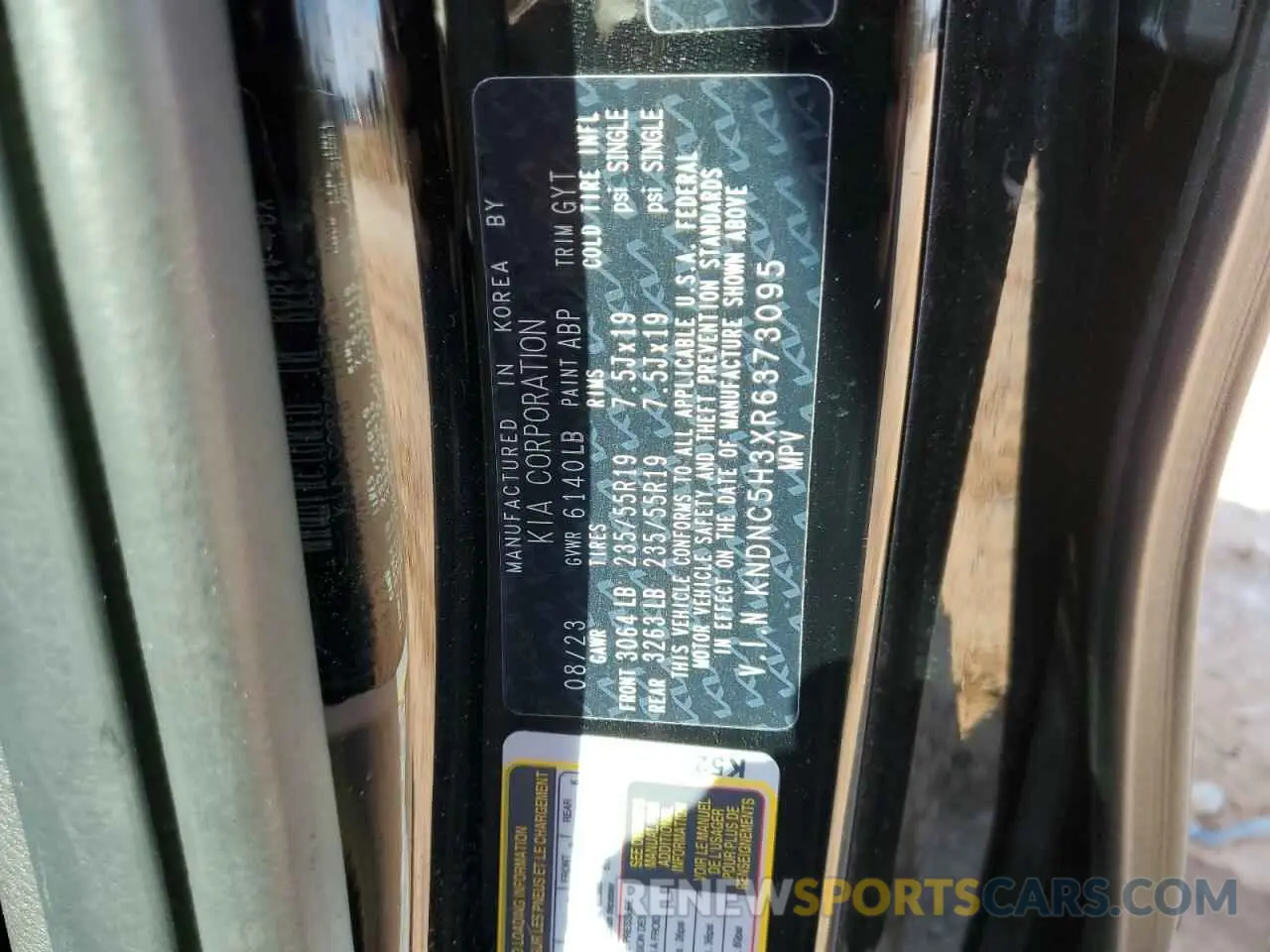 14 Photograph of a damaged car KNDNC5H3XR6373095 KIA CARNIVAL E 2024