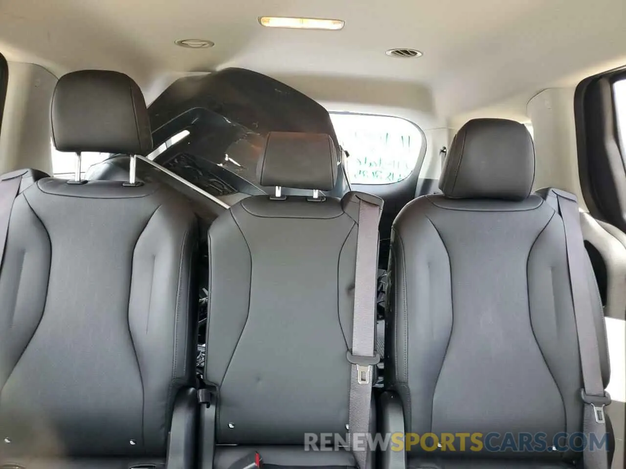 10 Photograph of a damaged car KNDNC5H3XR6404619 KIA CARNIVAL E 2024