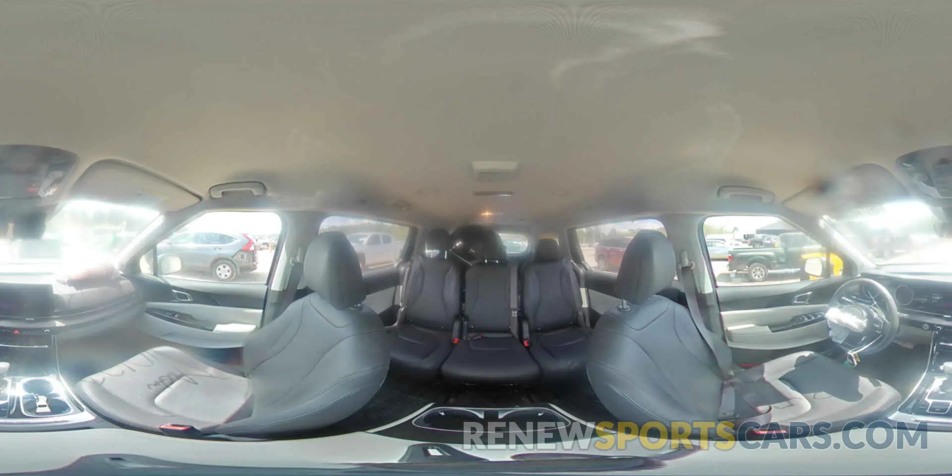 14 Photograph of a damaged car KNDNC5H3XR6404619 KIA CARNIVAL E 2024