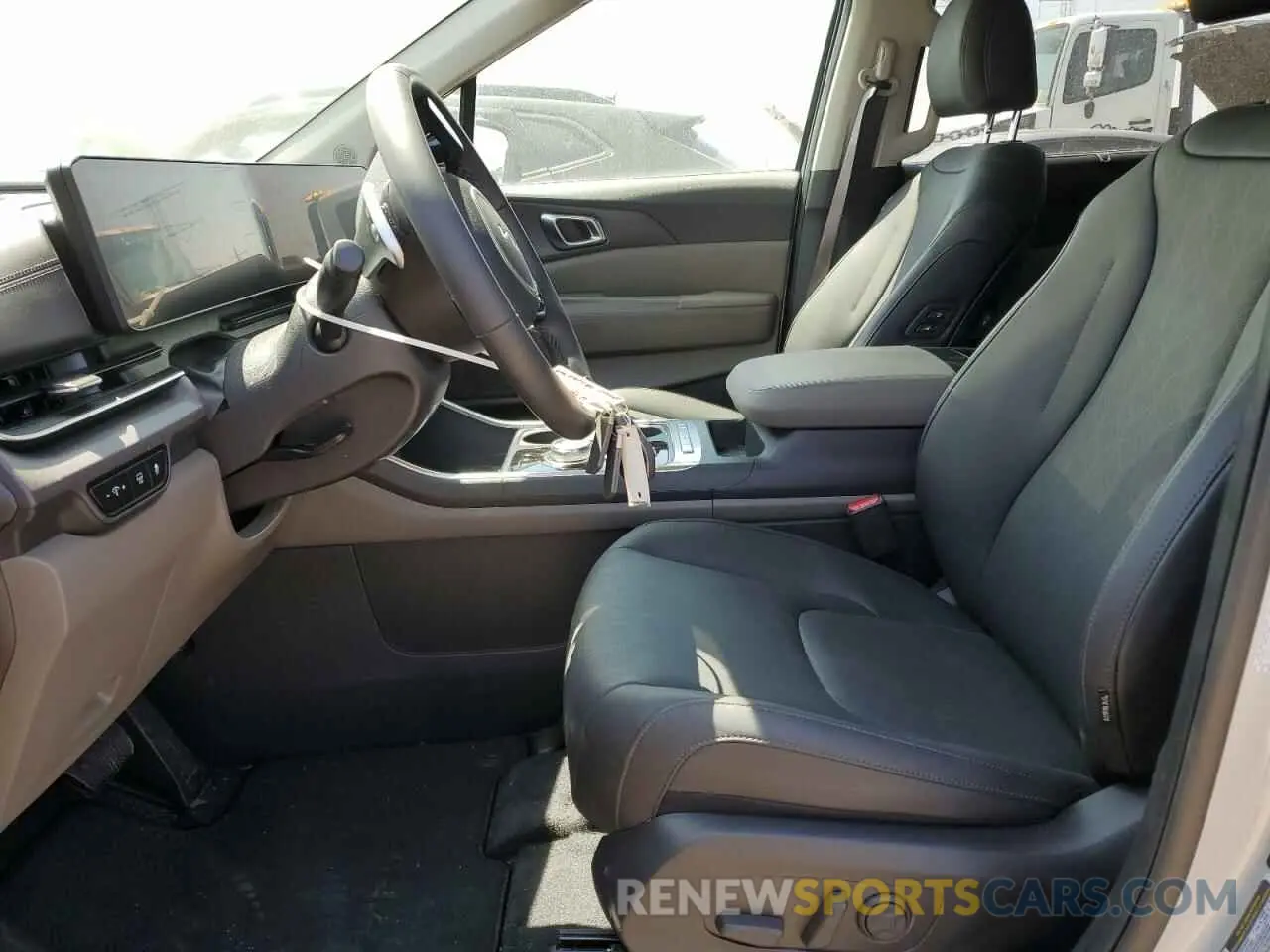 7 Photograph of a damaged car KNDNC5KA8S6040956 KIA CARNIVAL E 2025