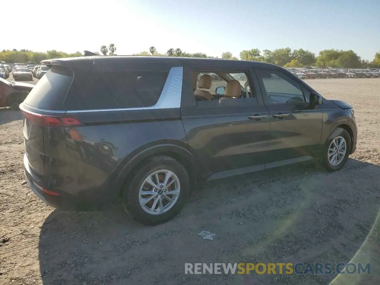 3 Photograph of a damaged car KNDNB4H31N6097820 KIA CARNIVAL L 2022