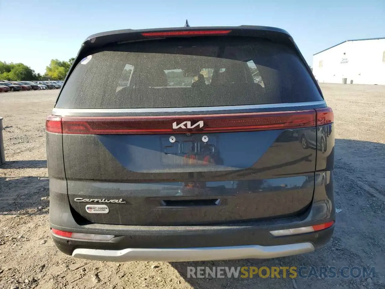 6 Photograph of a damaged car KNDNB4H31N6097820 KIA CARNIVAL L 2022