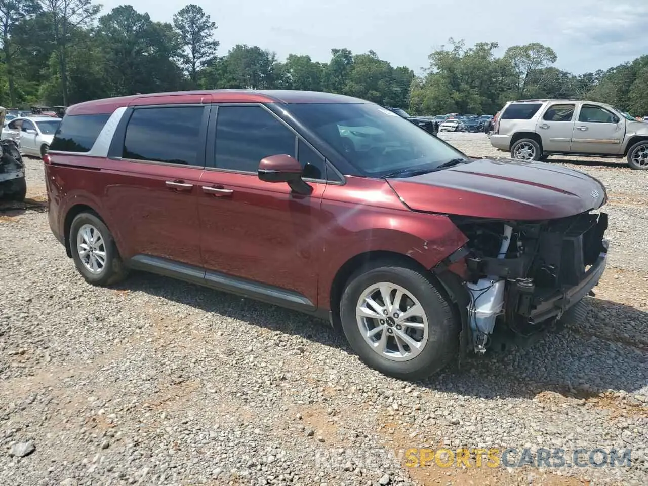 4 Photograph of a damaged car KNDNB4H31N6109352 KIA CARNIVAL L 2022