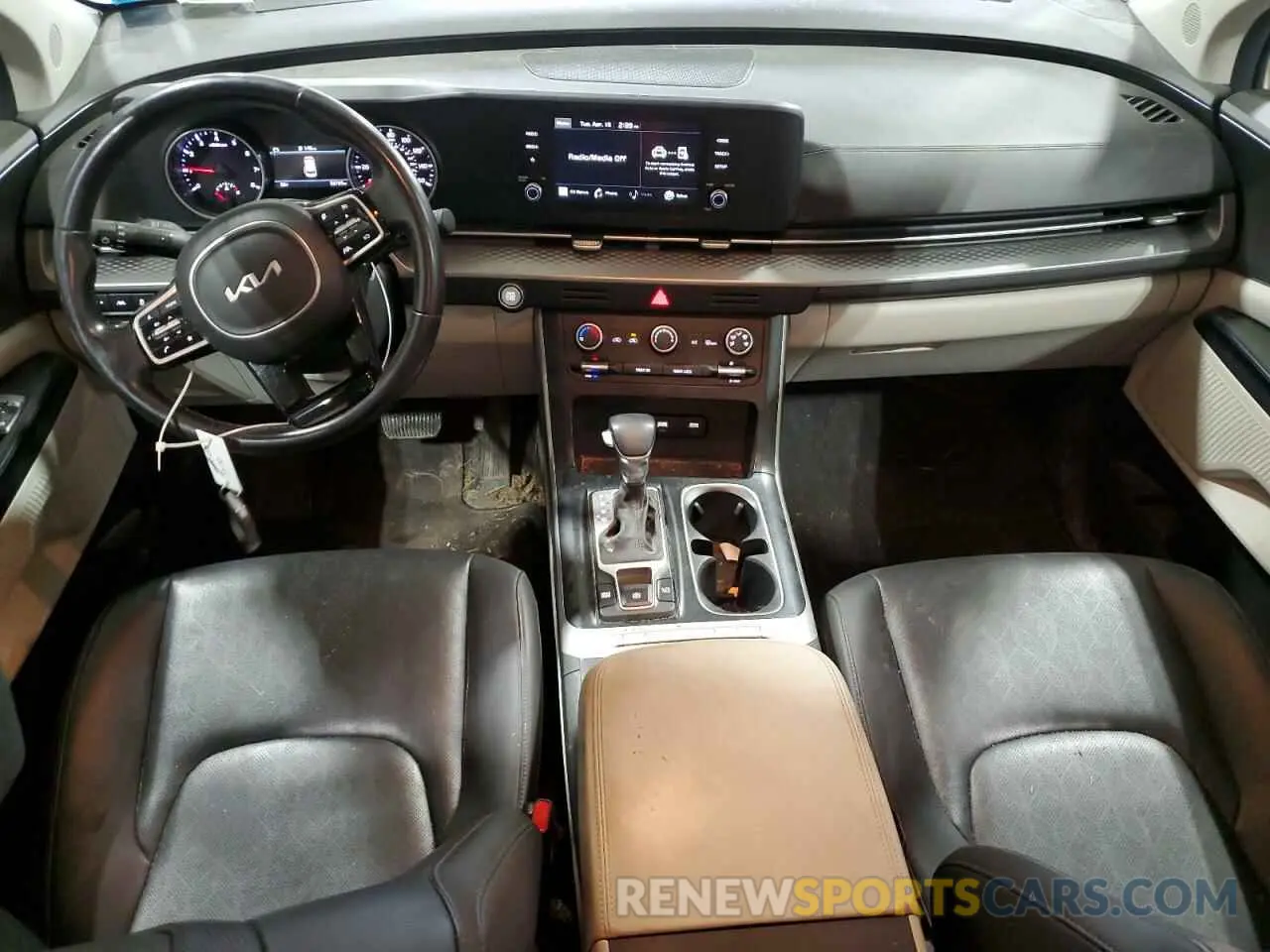 8 Photograph of a damaged car KNDNB4H31N6124563 KIA CARNIVAL L 2022