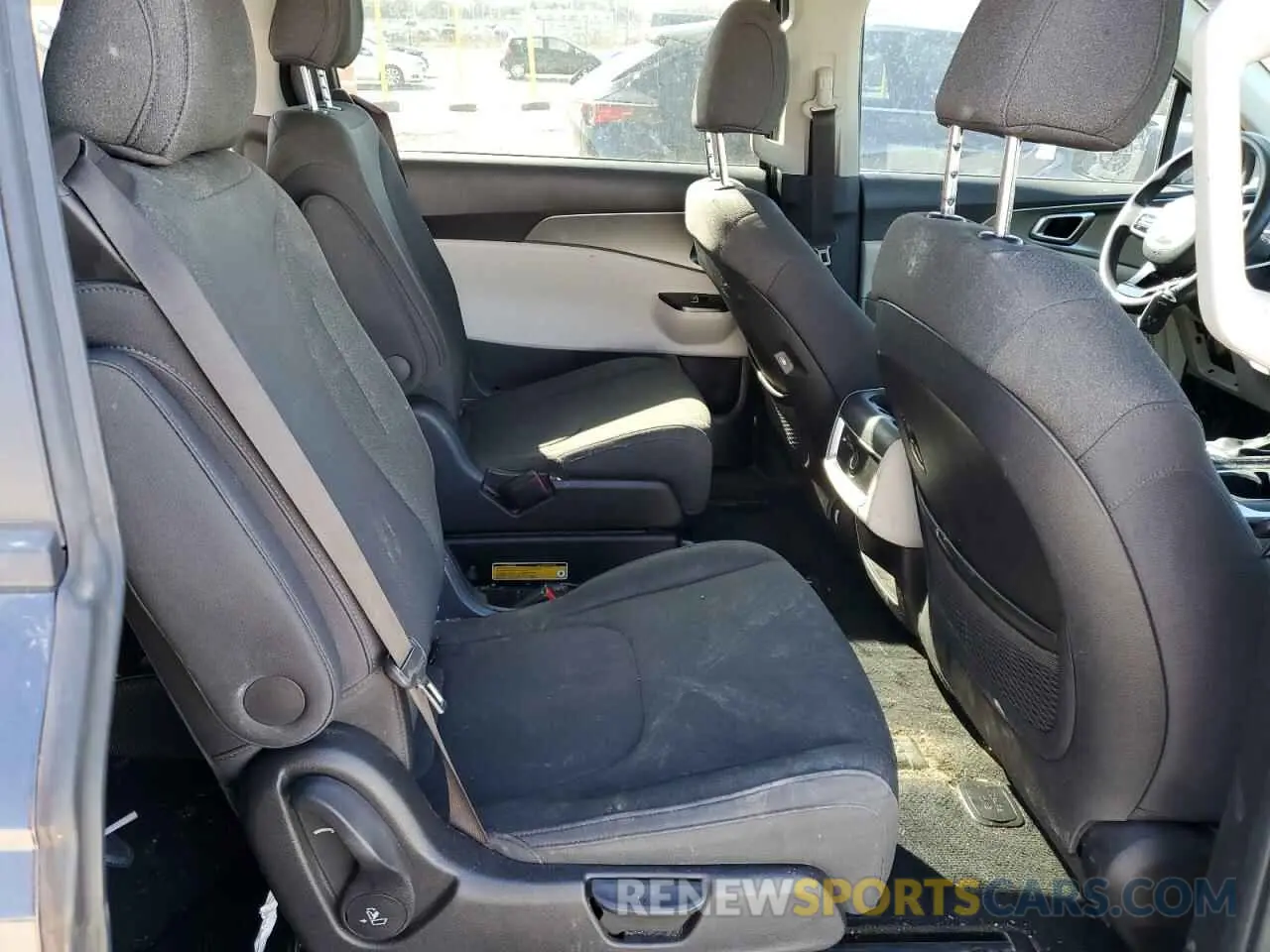 10 Photograph of a damaged car KNDNB4H32N6130940 KIA CARNIVAL L 2022