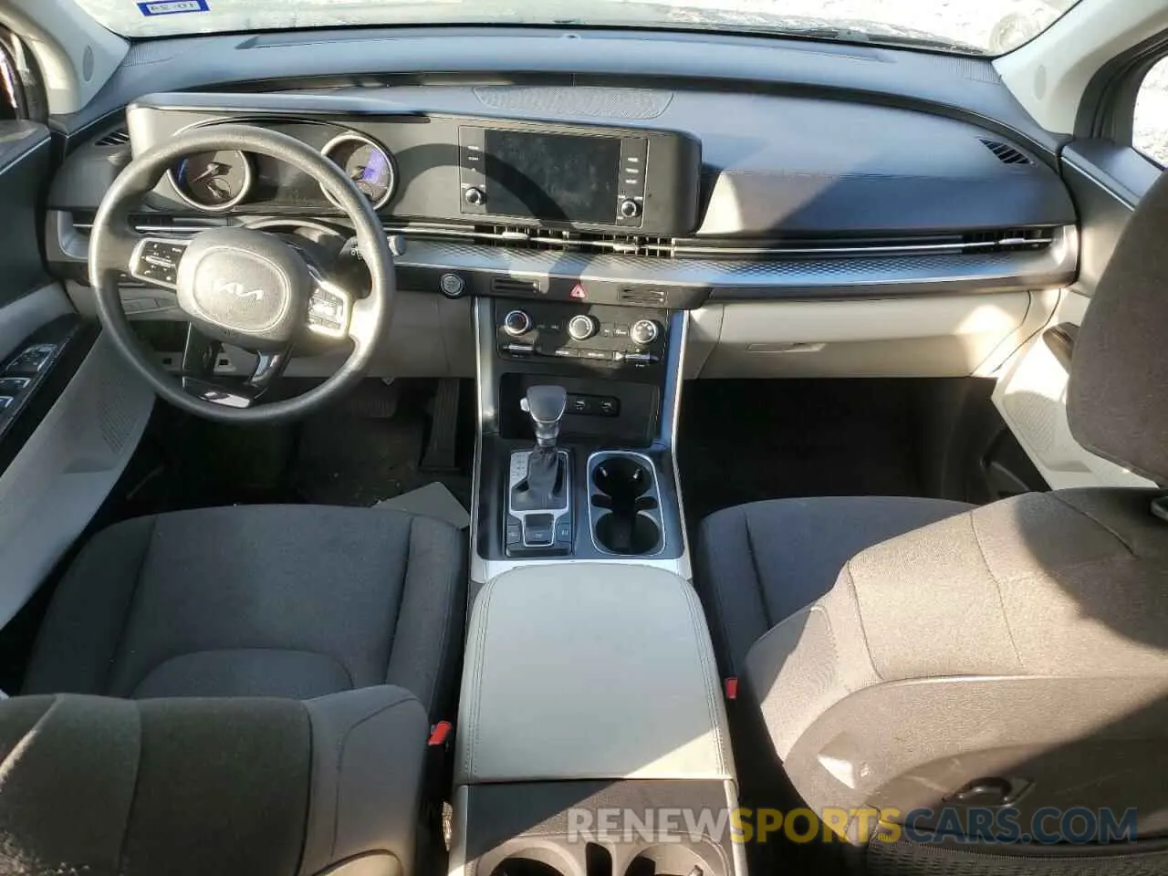 8 Photograph of a damaged car KNDNB4H33N6134253 KIA CARNIVAL L 2022
