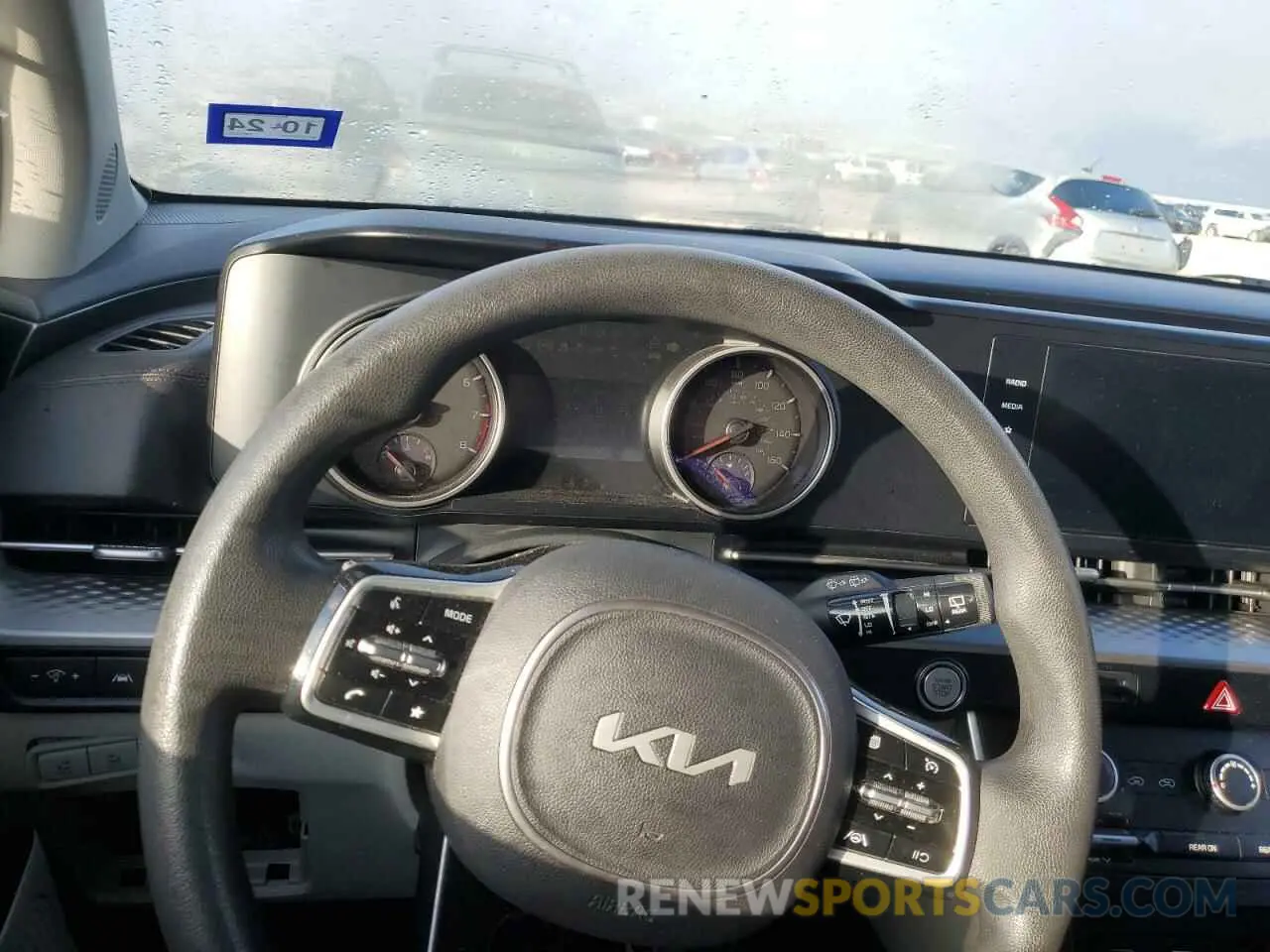 9 Photograph of a damaged car KNDNB4H33N6134253 KIA CARNIVAL L 2022