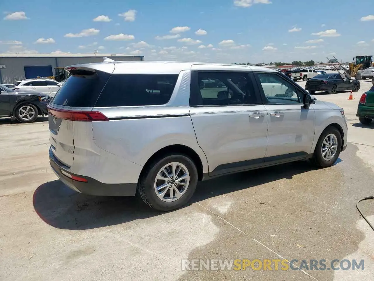 3 Photograph of a damaged car KNDNB4H35N6124453 KIA CARNIVAL L 2022
