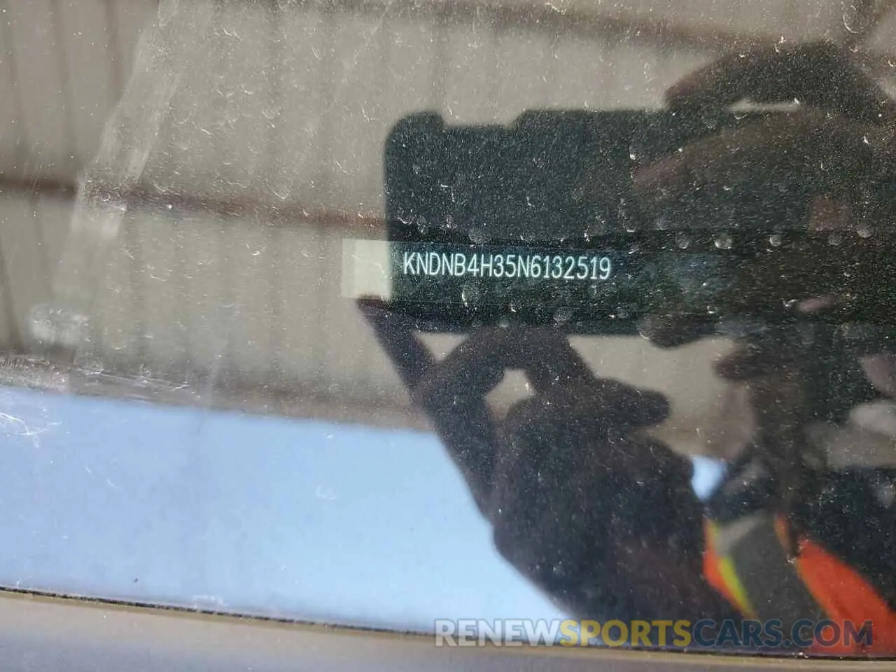 13 Photograph of a damaged car KNDNB4H35N6132519 KIA CARNIVAL L 2022