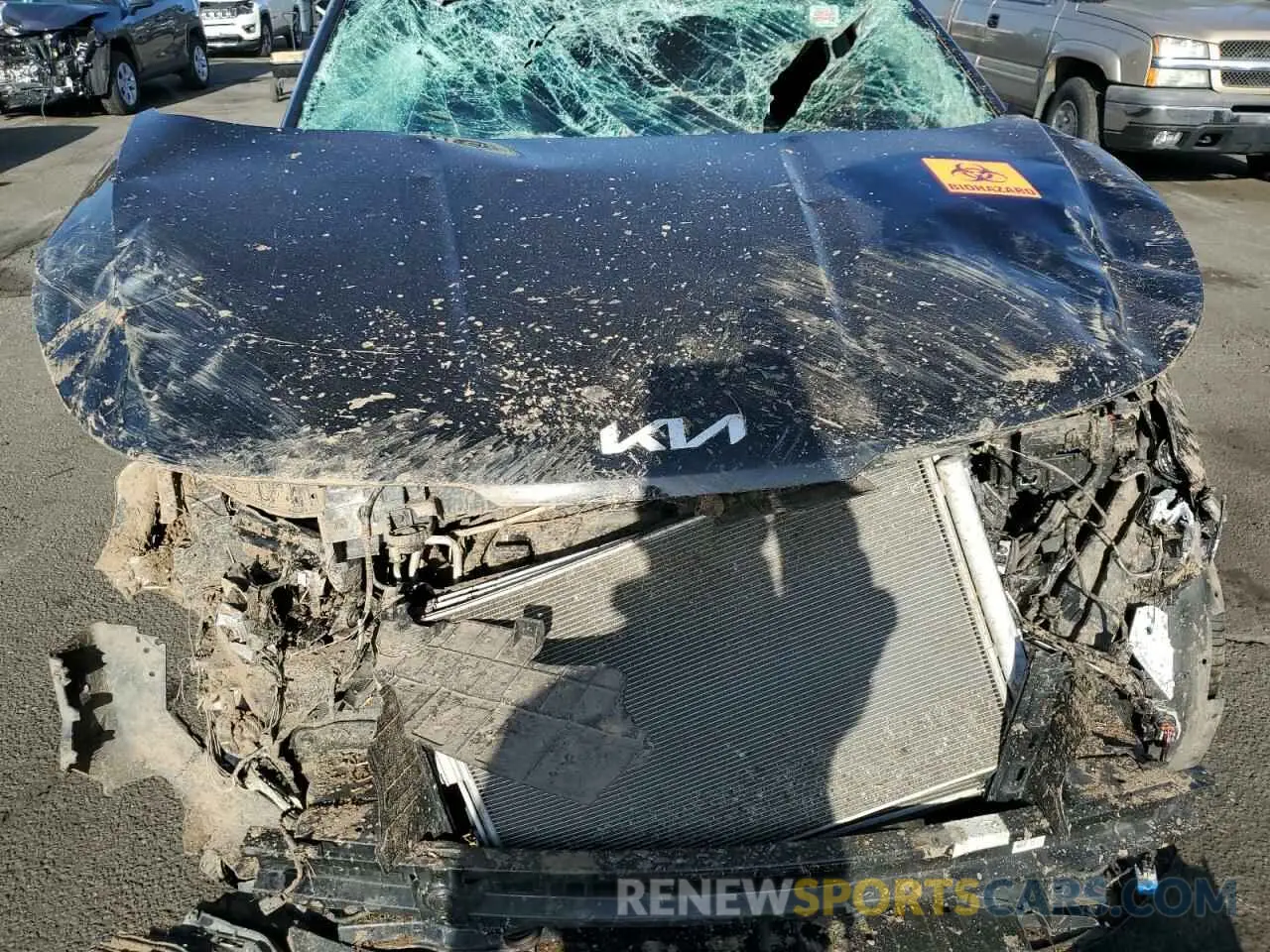 13 Photograph of a damaged car KNDNB4H35N6157596 KIA CARNIVAL L 2022