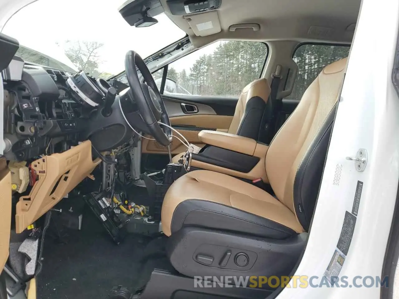 7 Photograph of a damaged car KNDNB4H37N6131937 KIA CARNIVAL L 2022