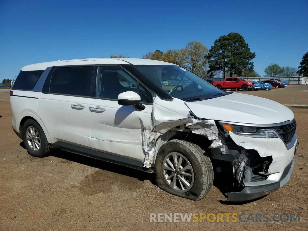 4 Photograph of a damaged car KNDNB4H38N6125094 KIA CARNIVAL L 2022