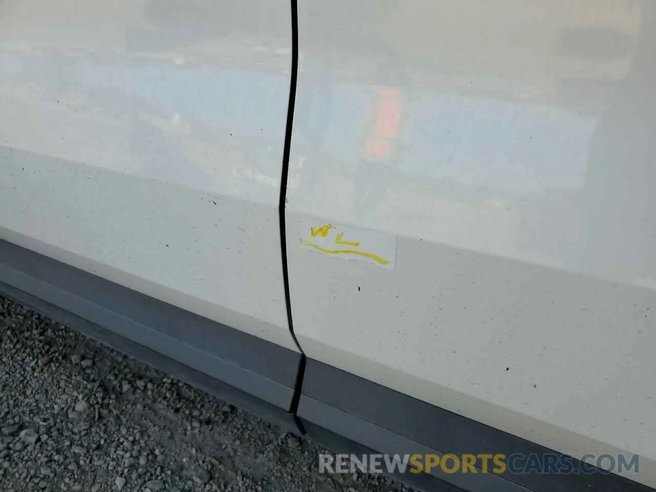 13 Photograph of a damaged car KNDNB4H38N6125113 KIA CARNIVAL L 2022
