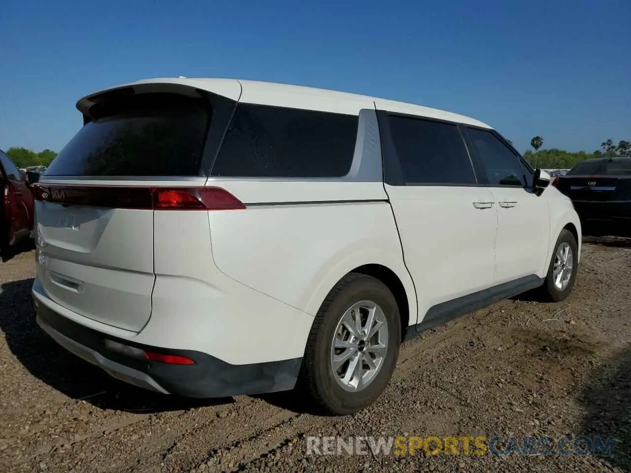 3 Photograph of a damaged car KNDNB4H38N6125113 KIA CARNIVAL L 2022