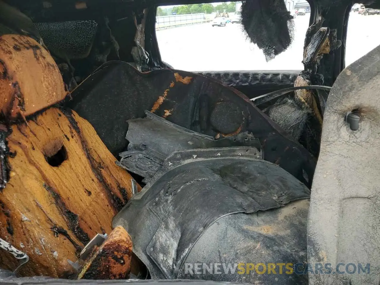 11 Photograph of a damaged car KNDNB4H38N6186039 KIA CARNIVAL L 2022