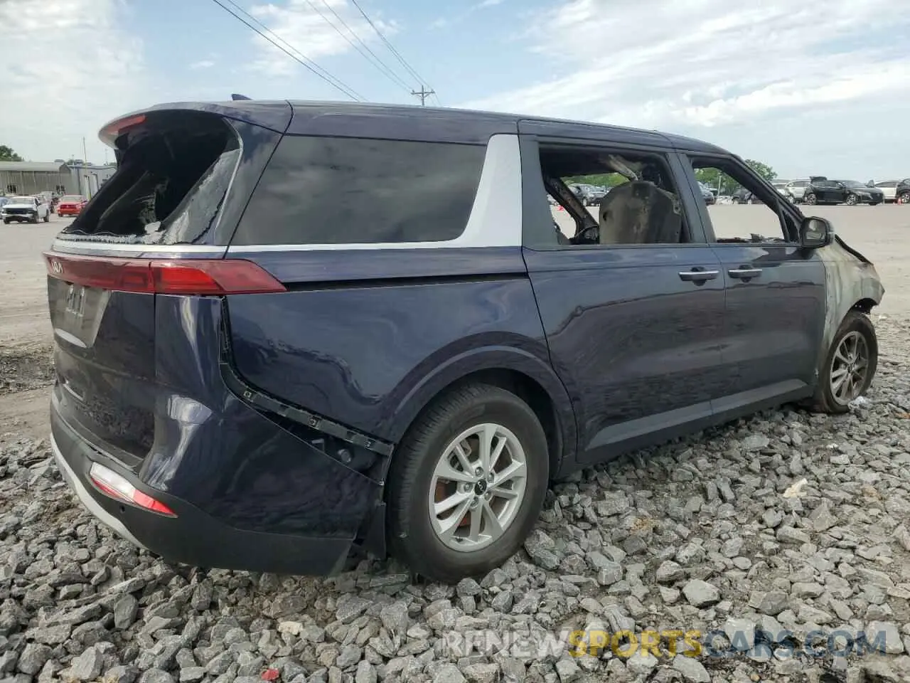3 Photograph of a damaged car KNDNB4H38N6186039 KIA CARNIVAL L 2022