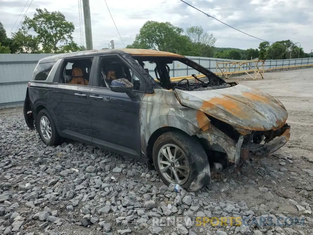 4 Photograph of a damaged car KNDNB4H38N6186039 KIA CARNIVAL L 2022