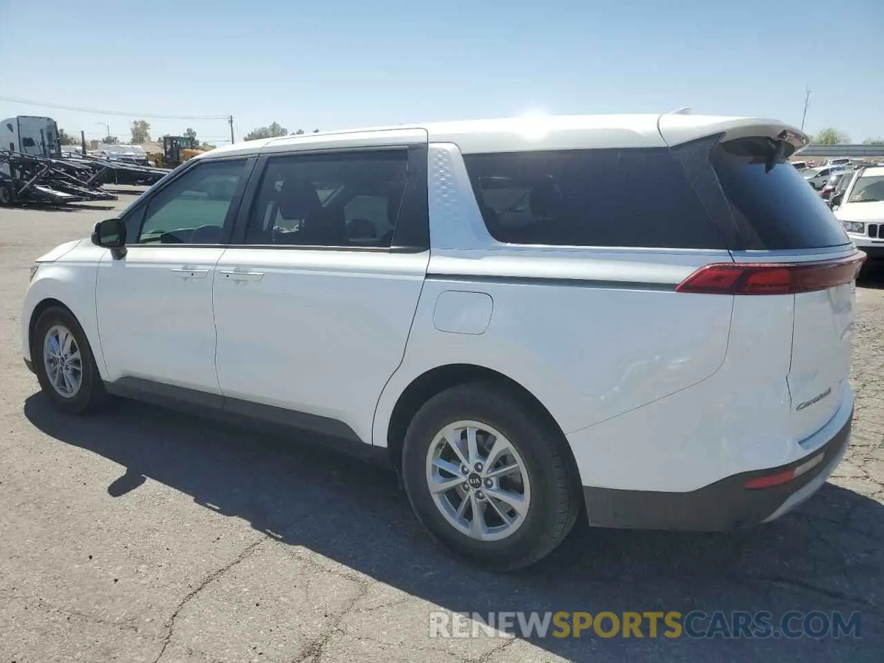 2 Photograph of a damaged car KNDNB4H39N6172568 KIA CARNIVAL L 2022