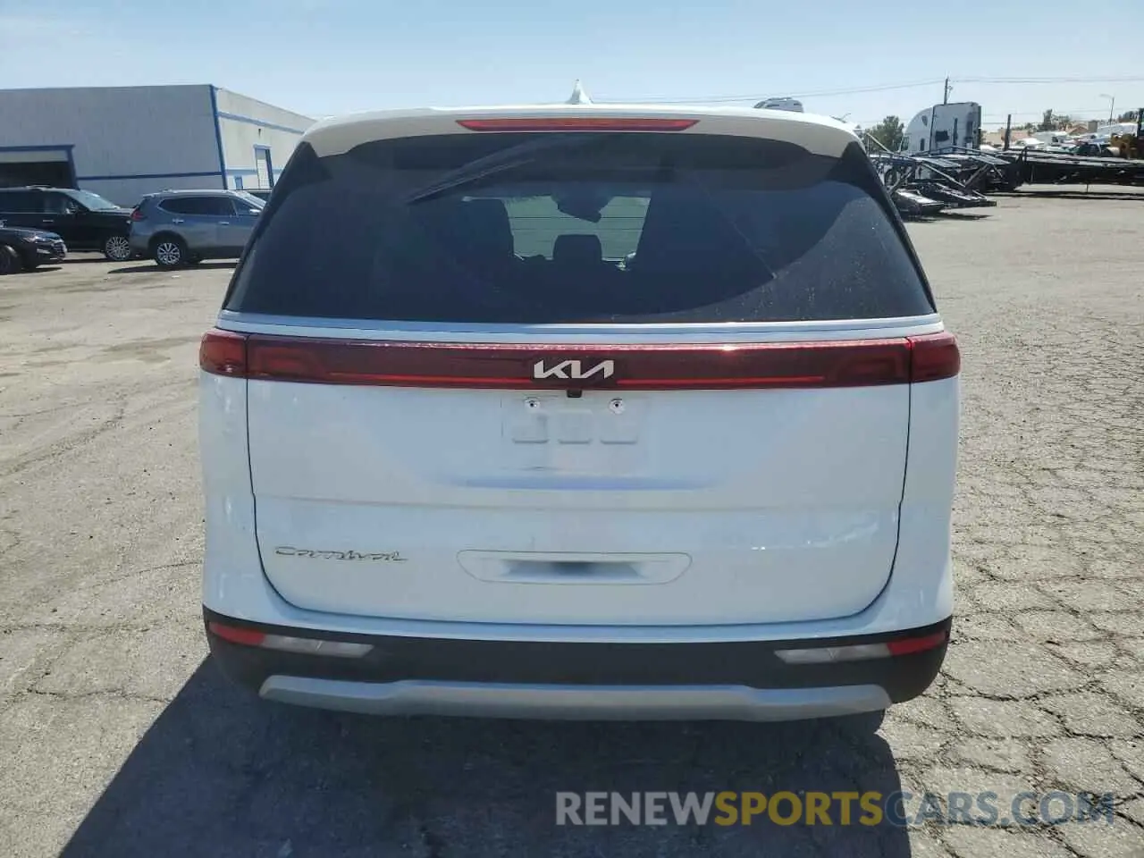 6 Photograph of a damaged car KNDNB4H39N6172568 KIA CARNIVAL L 2022