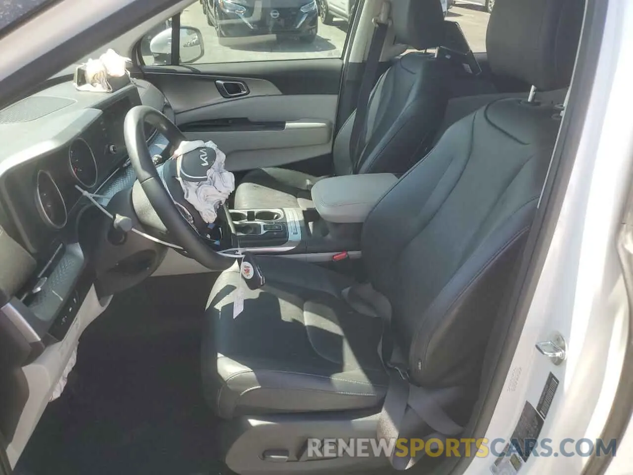 7 Photograph of a damaged car KNDNB4H39N6172568 KIA CARNIVAL L 2022