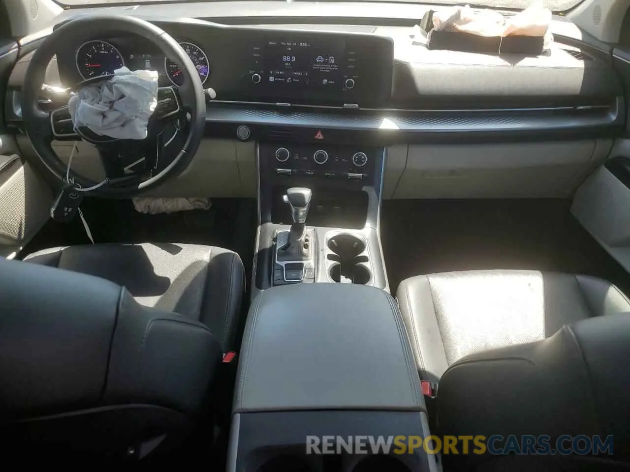 8 Photograph of a damaged car KNDNB4H39N6172568 KIA CARNIVAL L 2022